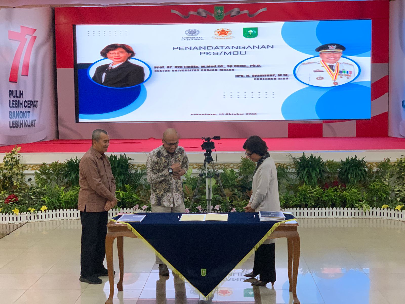 Disaksikan Gubernur Riau, Umri Jalin Kerjasama Dengan UGM